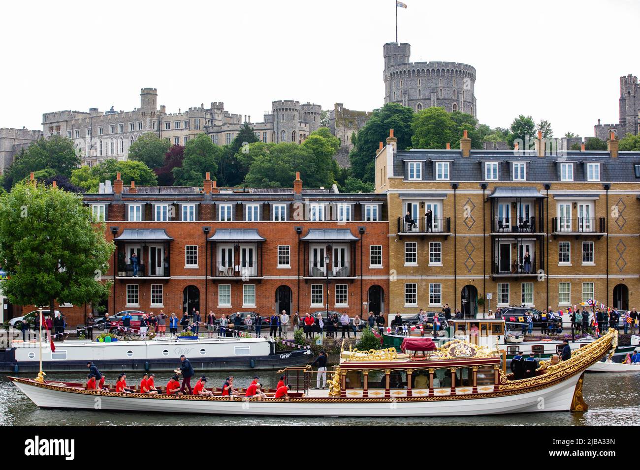 Windsor, UK. 4th June, 2022. Gloriana, the Queen's Row Barge, passes Windsor Castle at the head of the Platinum Jubilee Flotilla to mark Queen Elizabeth II's Platinum Jubilee. Windsor is hosting a series of Platinum Jubilee celebrations over the Jubilee Bank Holiday weekend. Credit: Mark Kerrison/Alamy Live News Stock Photo