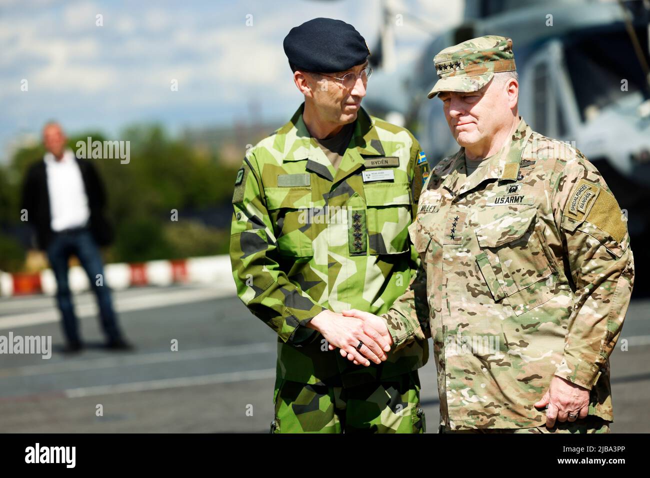 Swedish Supreme Commander Micael Bydén (L) greets US Chairman of the Joint Chiefs of Staff, General Mark Milley aboard the American amphibious warship USS Kearsarge in Stockholm, Sweden, on June 04, 2022, ahead of the Baltic Operations 'Baltops 22' exercise that will take place from June 5 to 17 in the Baltic Sea. Foto: Fredrik Persson / TT / kod 1081 Stock Photo