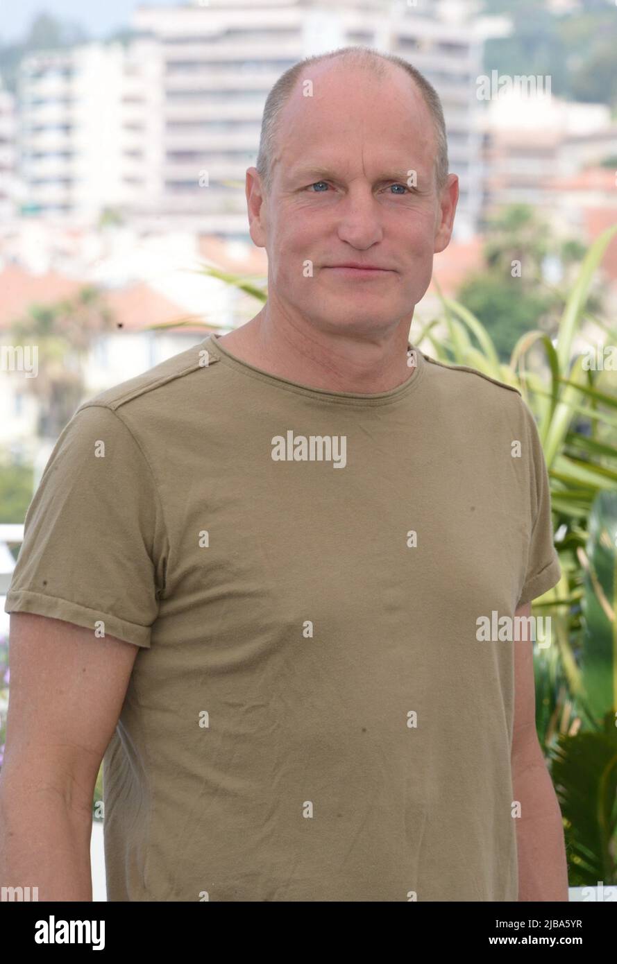 May 22, 2022, CANNES, France: CANNES, FRANCE - MAY 22: Woody Harrelson attends the photocall for ''Triangle Of Sadness'' during the 75th annual Cannes film festival at Palais des Festivals on May 22, 2022 in Cannes, France. (Credit Image: © Frederick Injimbert/ZUMA Press Wire) Stock Photo