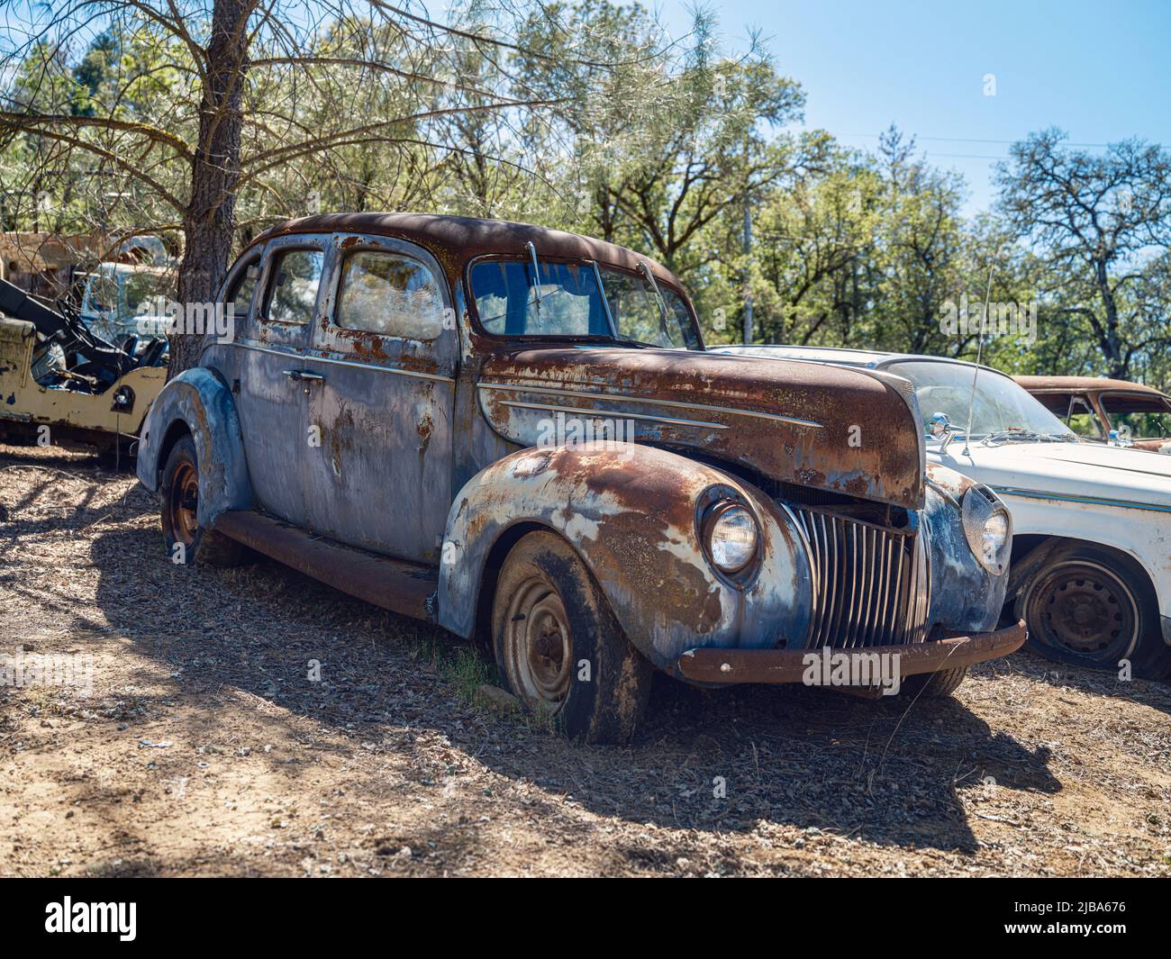 In 1903 there were 4000 cars in America, these days in 2022 we have 287 million and rising. Here we have an old beautiful dilapidated retired rusty ca Stock Photo