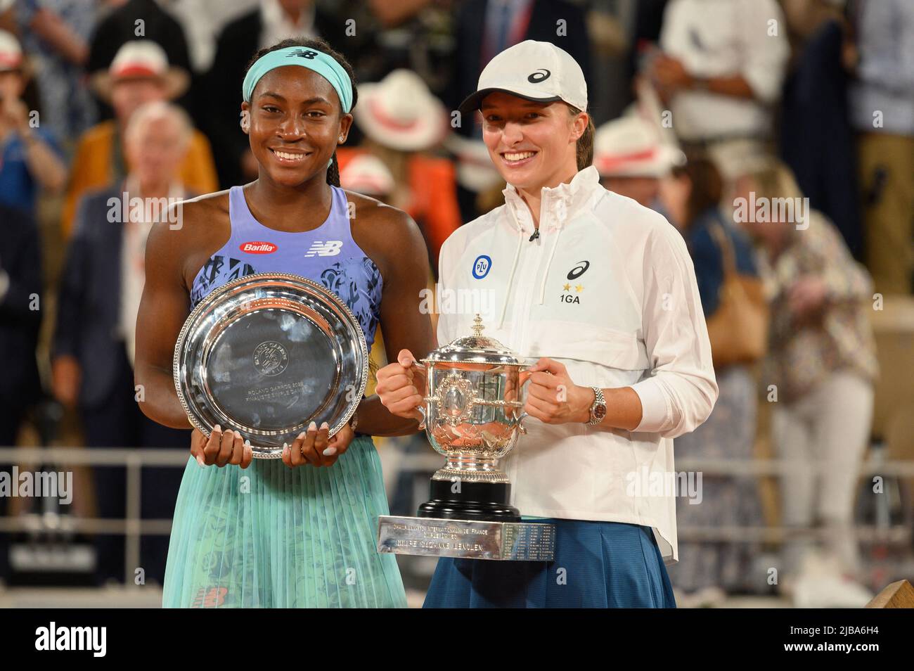 Iga Swiatek of Poland and Coco Gauff of the United States pose with