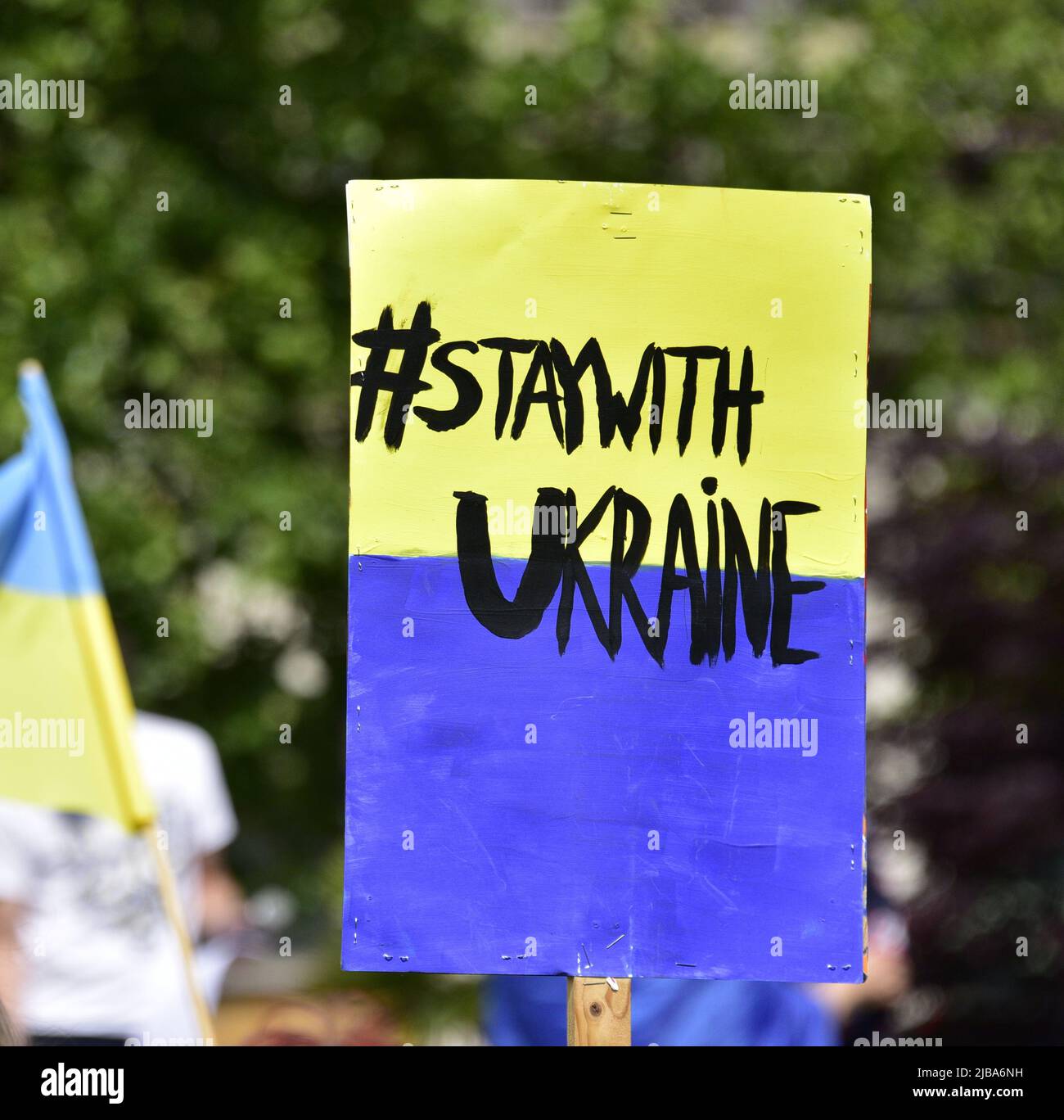 Manchester, UK, 4th June, 2022. A placard reads: 'stay with Ukraine'. “Stand with Ukraine” anti-war rally, a protest about the Russian invasion of Ukraine in Piccadilly Gardens, central Manchester, England, United Kingdom, British Isles. This is the sixteenth Saturday the protest has been held. The protests are organised by the Ukrainian Cultural Centre 'Dnipro' Manchester. Credit: Terry Waller/Alamy Live News Stock Photo