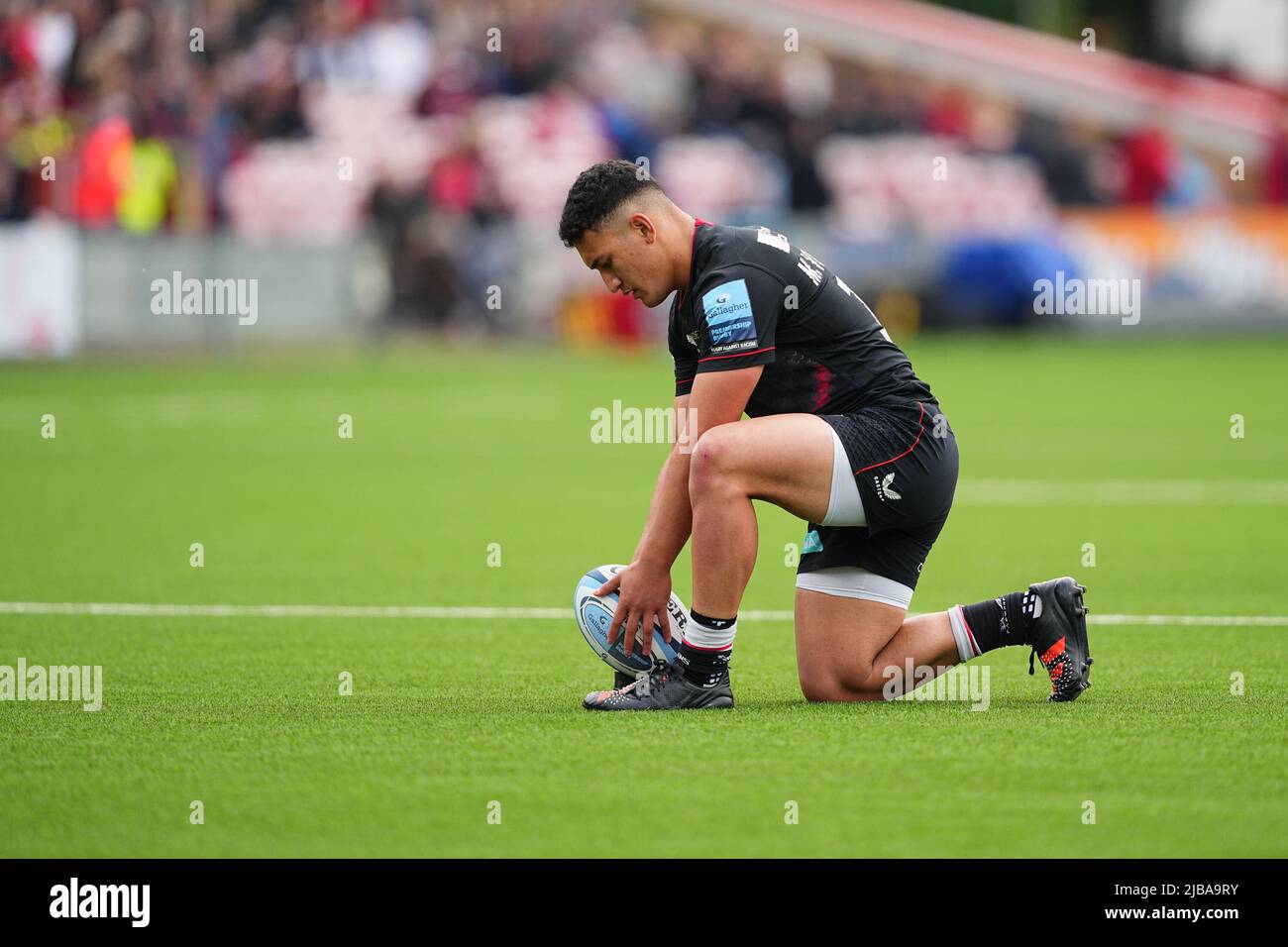 Manu Vunipola of Saracens prepares for a conversion kick during the ...