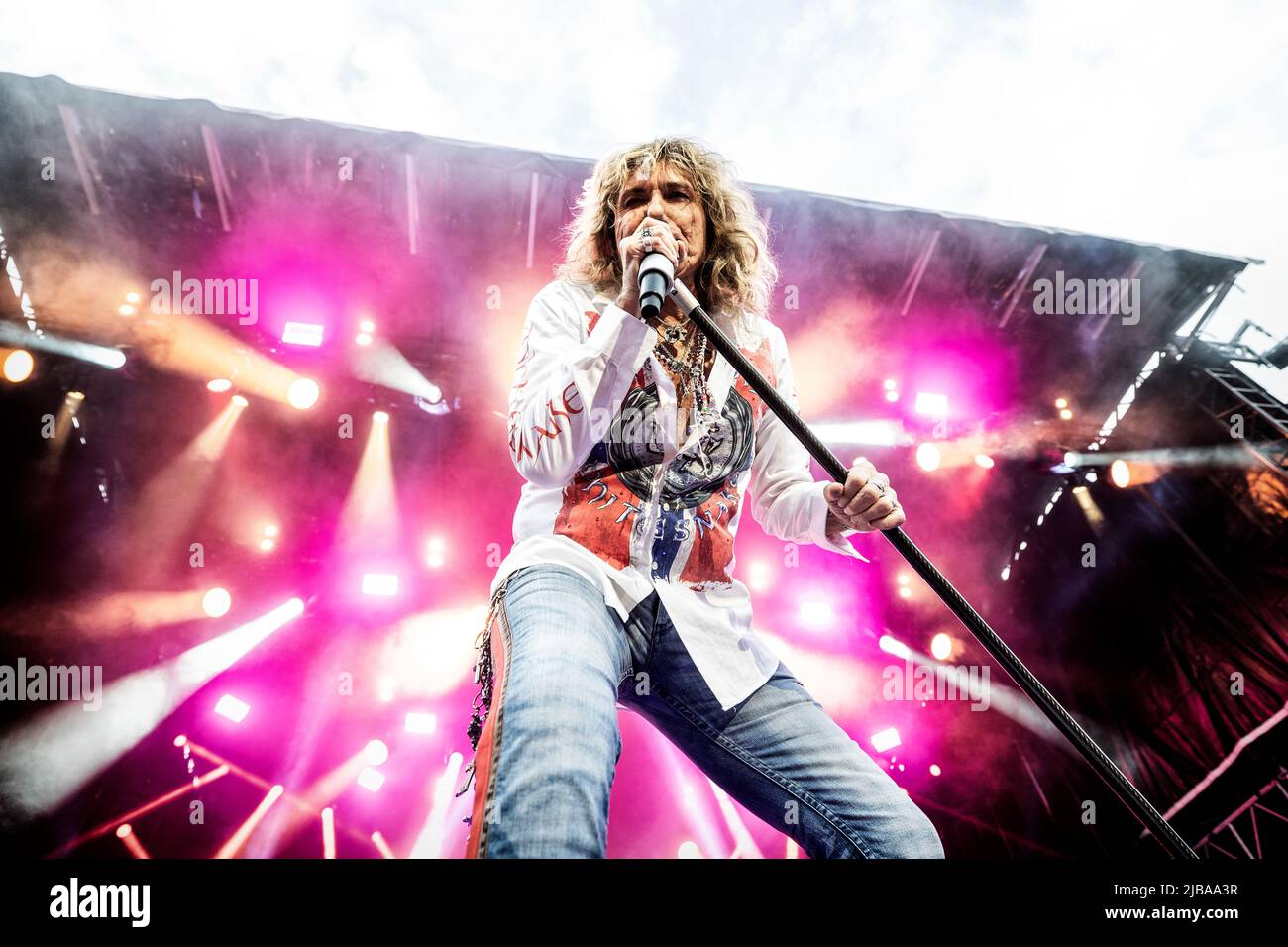 Hamer, Norway. 02nd, June 2022. The English rock band Whitesnake performs a live concert at Vikingeskipet in Hamar. Here vocalist David Coverdale is seen live on stage. (Photo credit: Gonzales Photo - Terje Dokken). Stock Photo