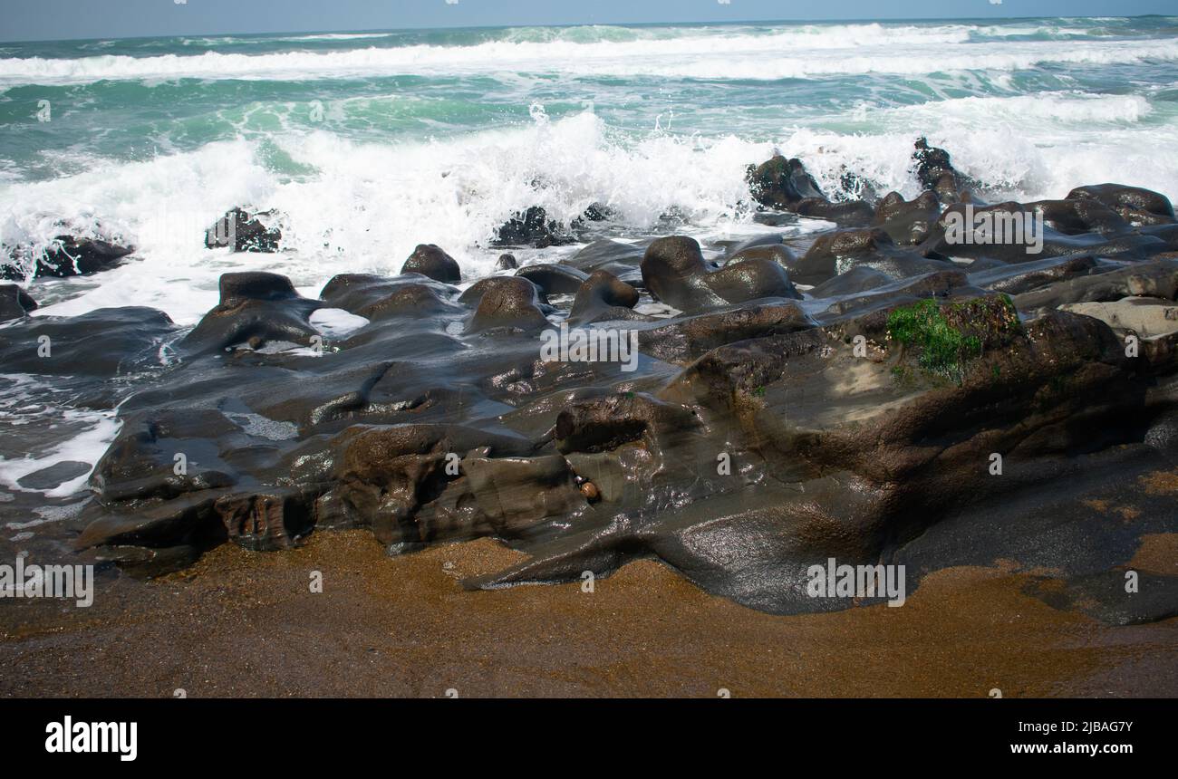 waves on rocks on the beach near salishan resort in portland oregon Stock Photo