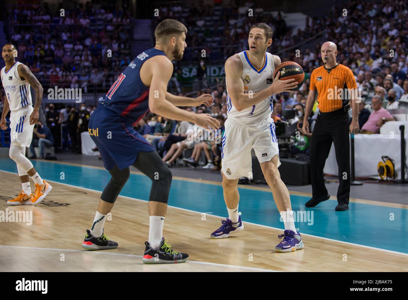 Madrid, Spain. 04th June, 2022. Fabien Causuer (R) during Liga Endesa Playoff 2022 semifinals game 2 between Real Madrid and Bitci Baskonia celebrated at Wizink Center in Madrid (Spain), June 4th 2022. Real Madrid won 83 - 71 (Photo by Juan Carlos García Mate/Pacific Press) Credit: Pacific Press Media Production Corp./Alamy Live News Stock Photo
