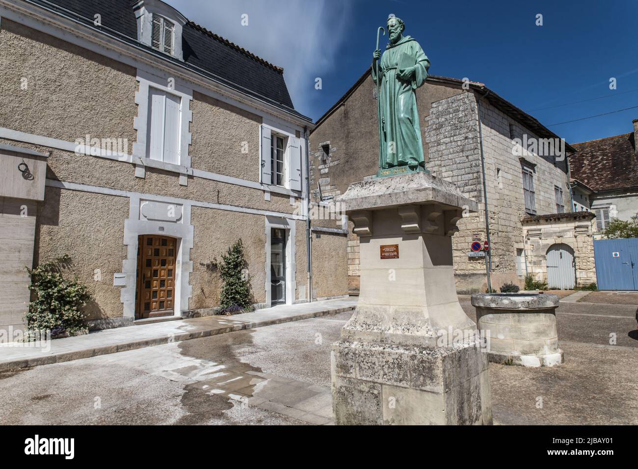 Statue de l'ermite Saint Astier Stock Photo Alamy