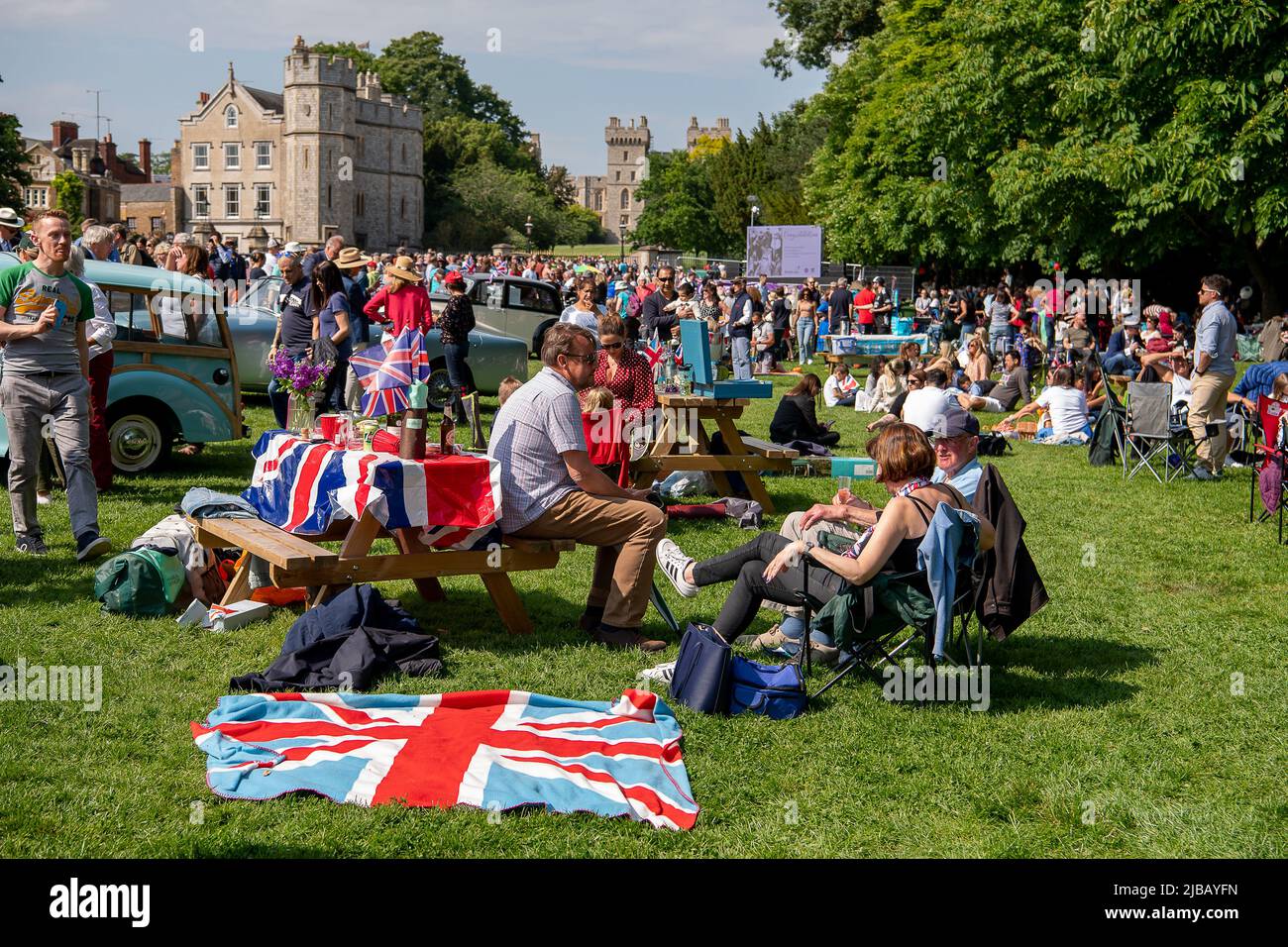 Windsor, Berkshire, UK. 4th June, 2022. Windsor was buzzing today on the Long  Walk in the shadows of Windsor Castle as thousands of people celebrated the  Platinum Jubilee. 70 cars were on