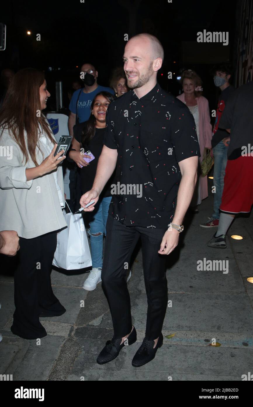 Hot Ones host Sean Evans seen out side Craig’s restaurant in Los