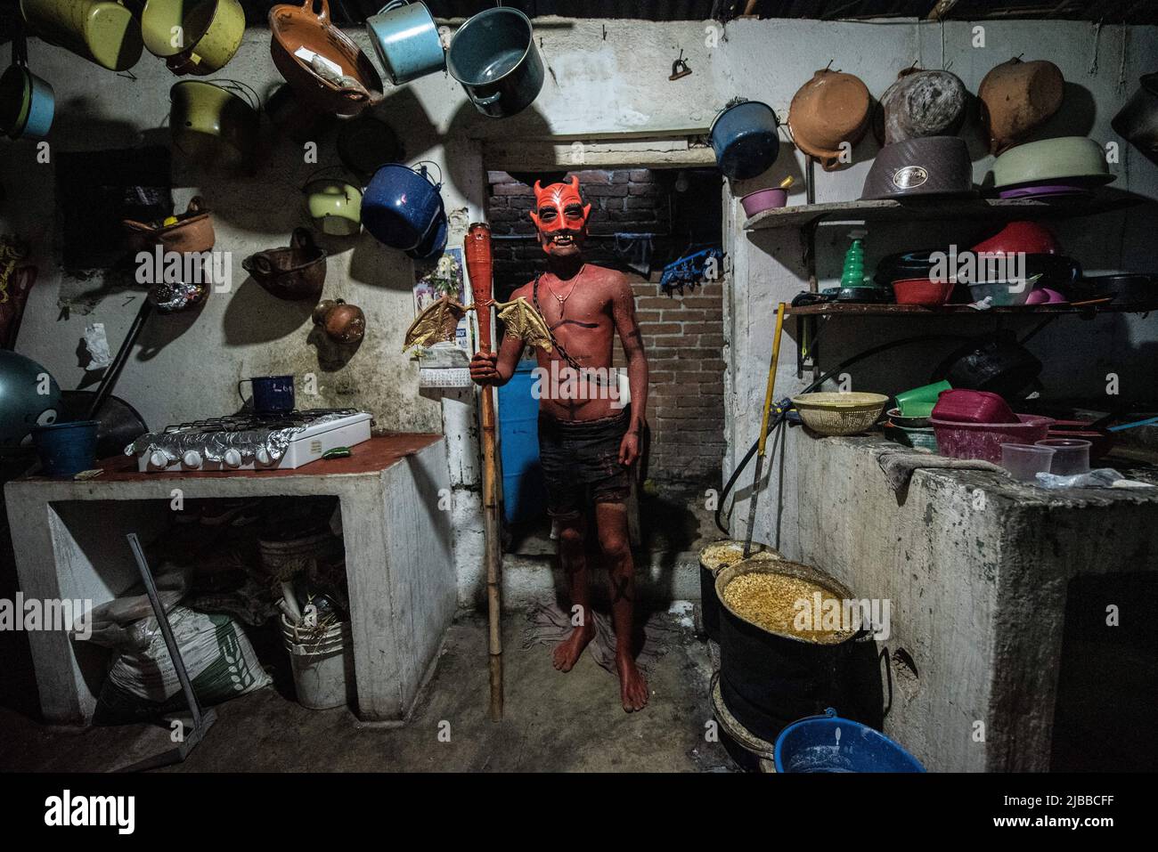 June 4, 2022: Residents of Jalcomulco, Veracruz, celebrate the traditional carnival dressed as ''Los ninis'', a character based on the devils that dance through the streets during carnival day. (Credit Image: © Hector Adolfo Quintanar Perez/ZUMA Press Wire) Stock Photo