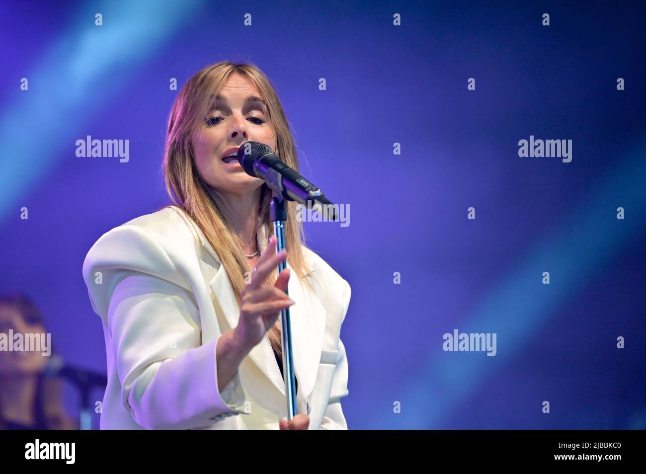 Louise Redknapp preform at the Mighty Hoopla Pop Music Festival London 2022 Day 2 at Brockwell Park, London, UK. 4th June, 2022. Credit: See Li/Picture Capital/Alamy Live News Stock Photo