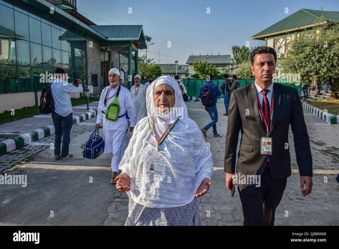 Srinagar, India. 05th June, 2022. A Kashmiri Muslim pilgrim prays as ...