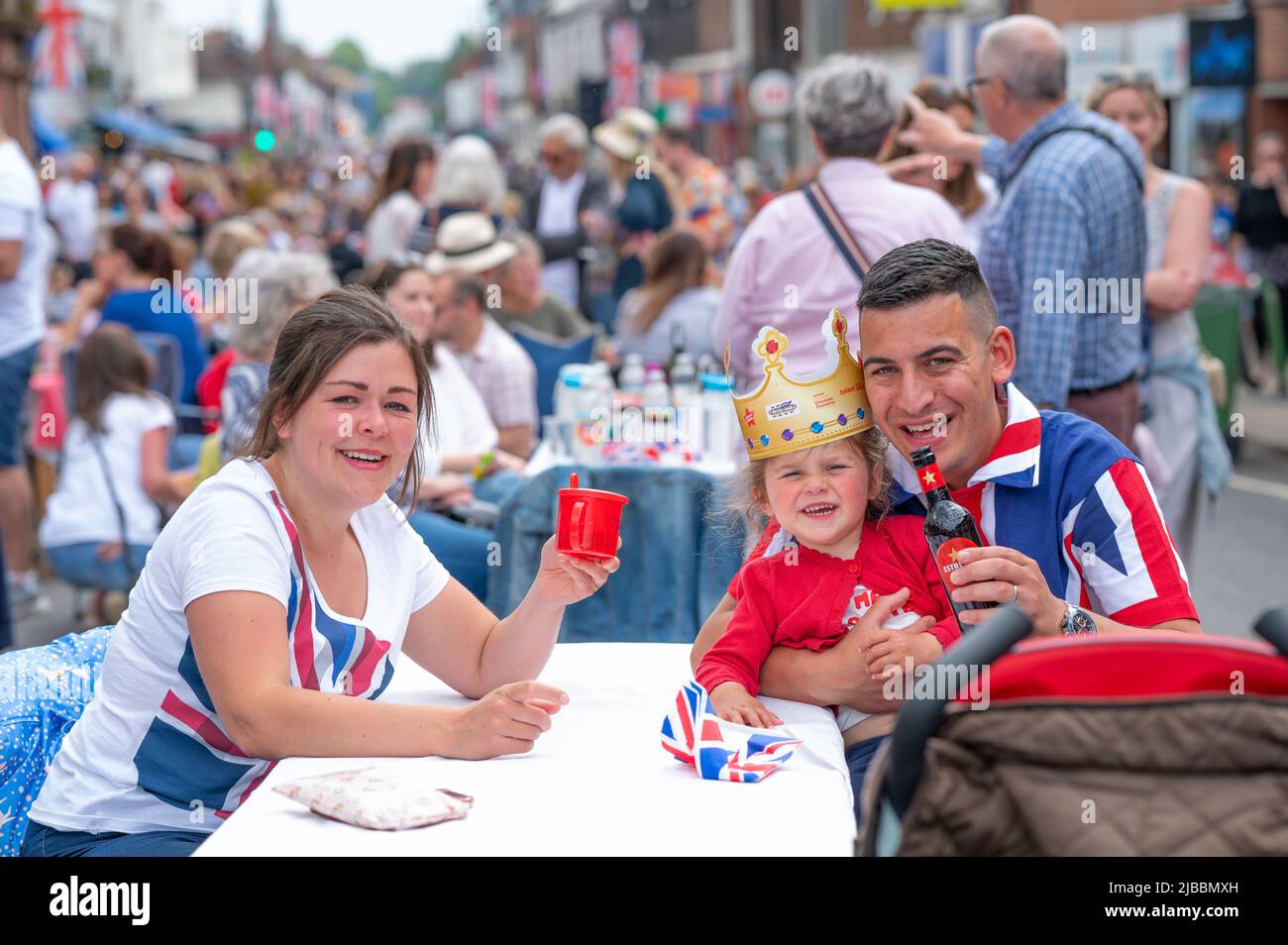 Platinum Jubilee celebrations in Kenilworth, Warwickshire. Thousands of locals enjoyed the main road closure, to sit on picnic tables and celebrate the Queen's 70th anniversary of her reign. Stock Photo