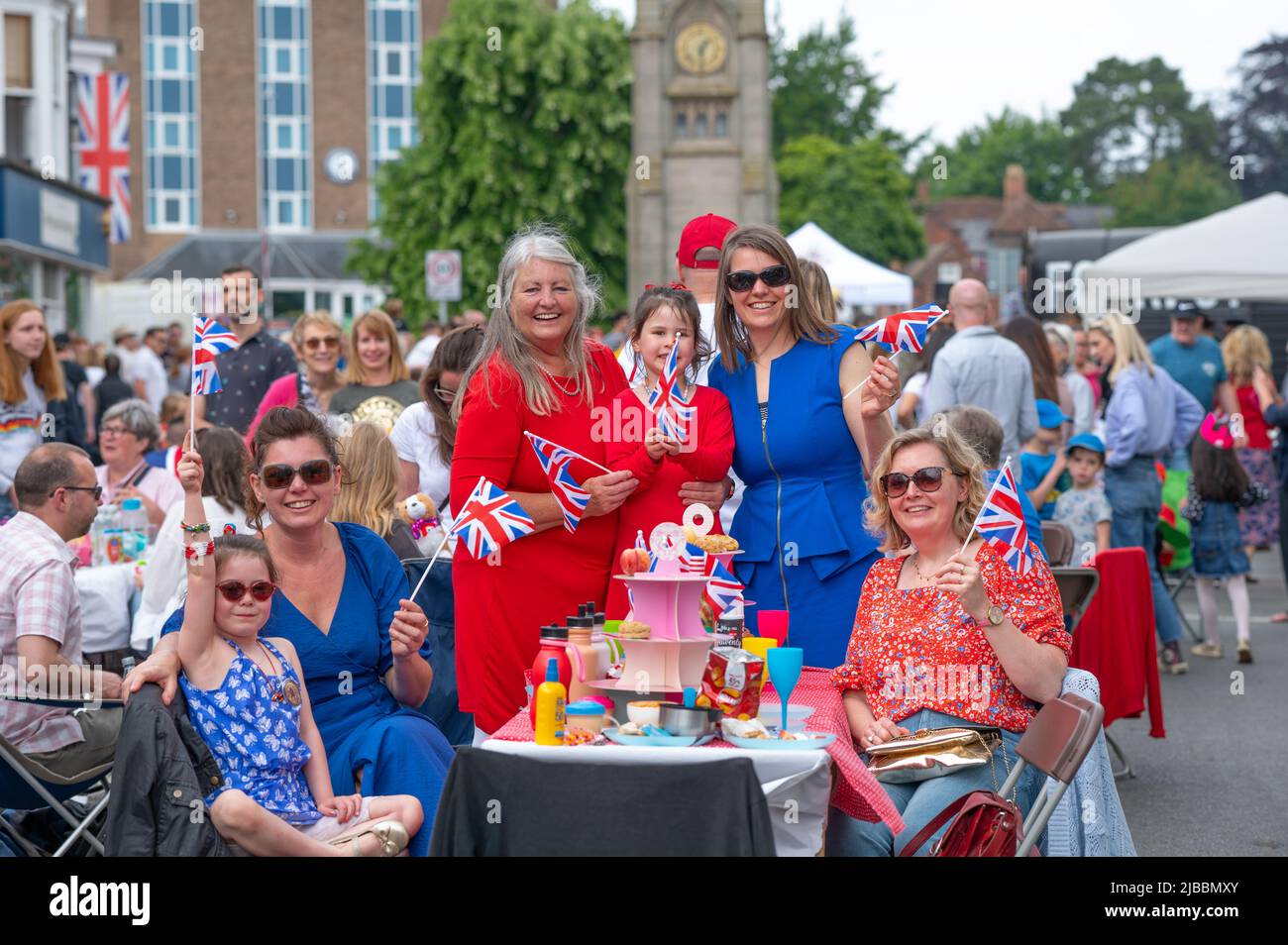 Platinum Jubilee celebrations in Kenilworth, Warwickshire. Thousands of locals enjoyed the main road closure, to sit on picnic tables and celebrate the Queen's 70th anniversary of her reign. Stock Photo