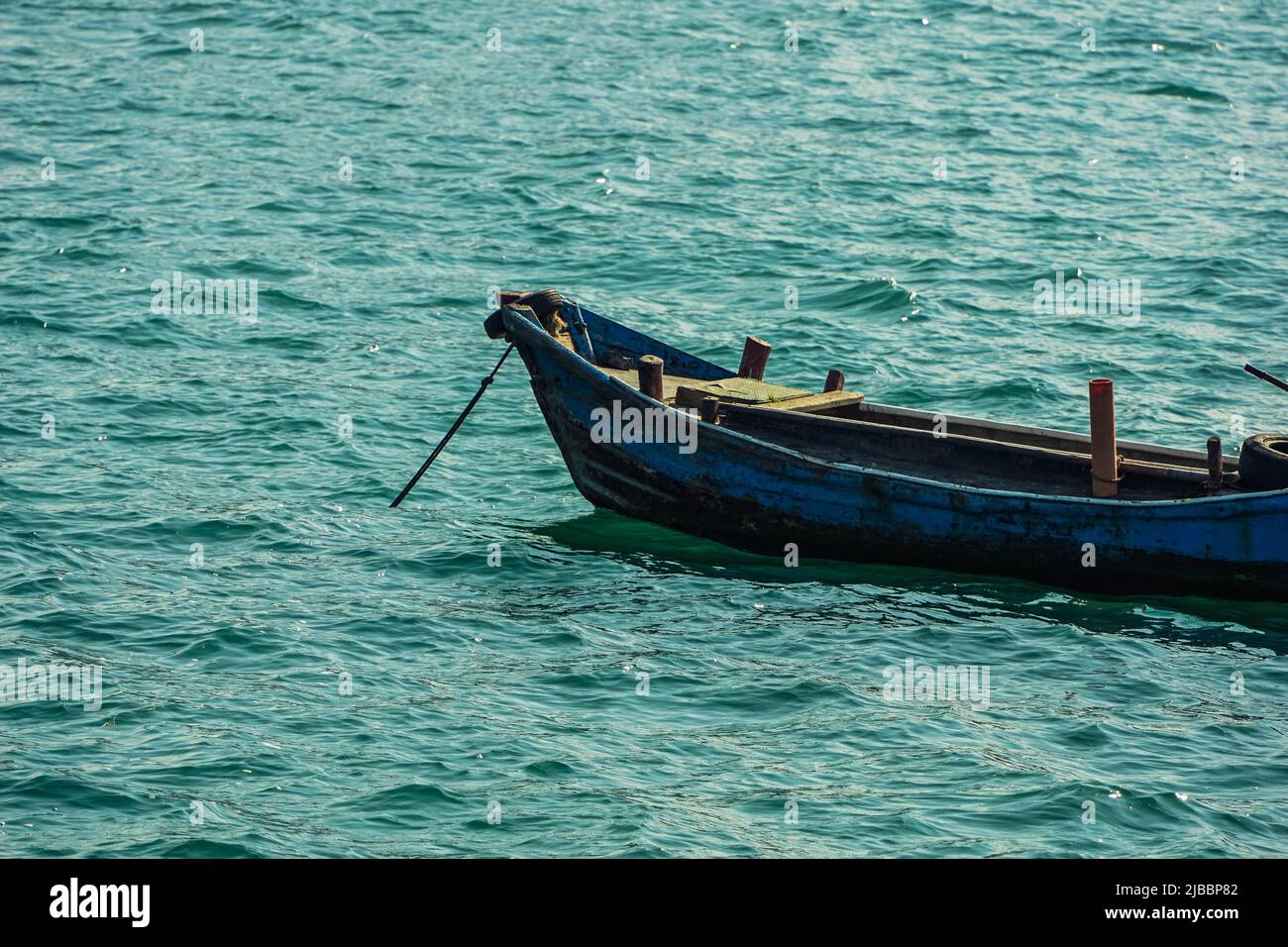 Abandoned boad in the water, aqua coloured ocean Stock Photo - Alamy