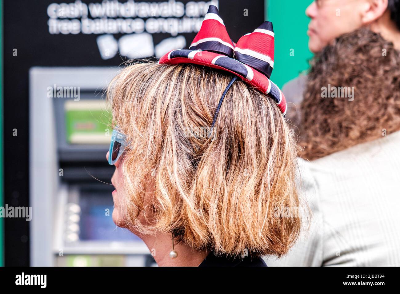 Older woman sun hat glasses hi-res stock photography and images - Alamy