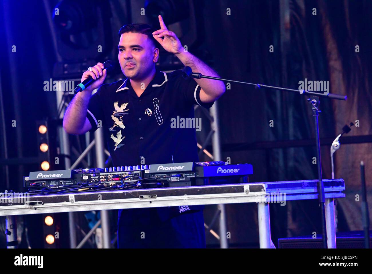 Internationally known music producer Naughty Boy DJ's his own music on