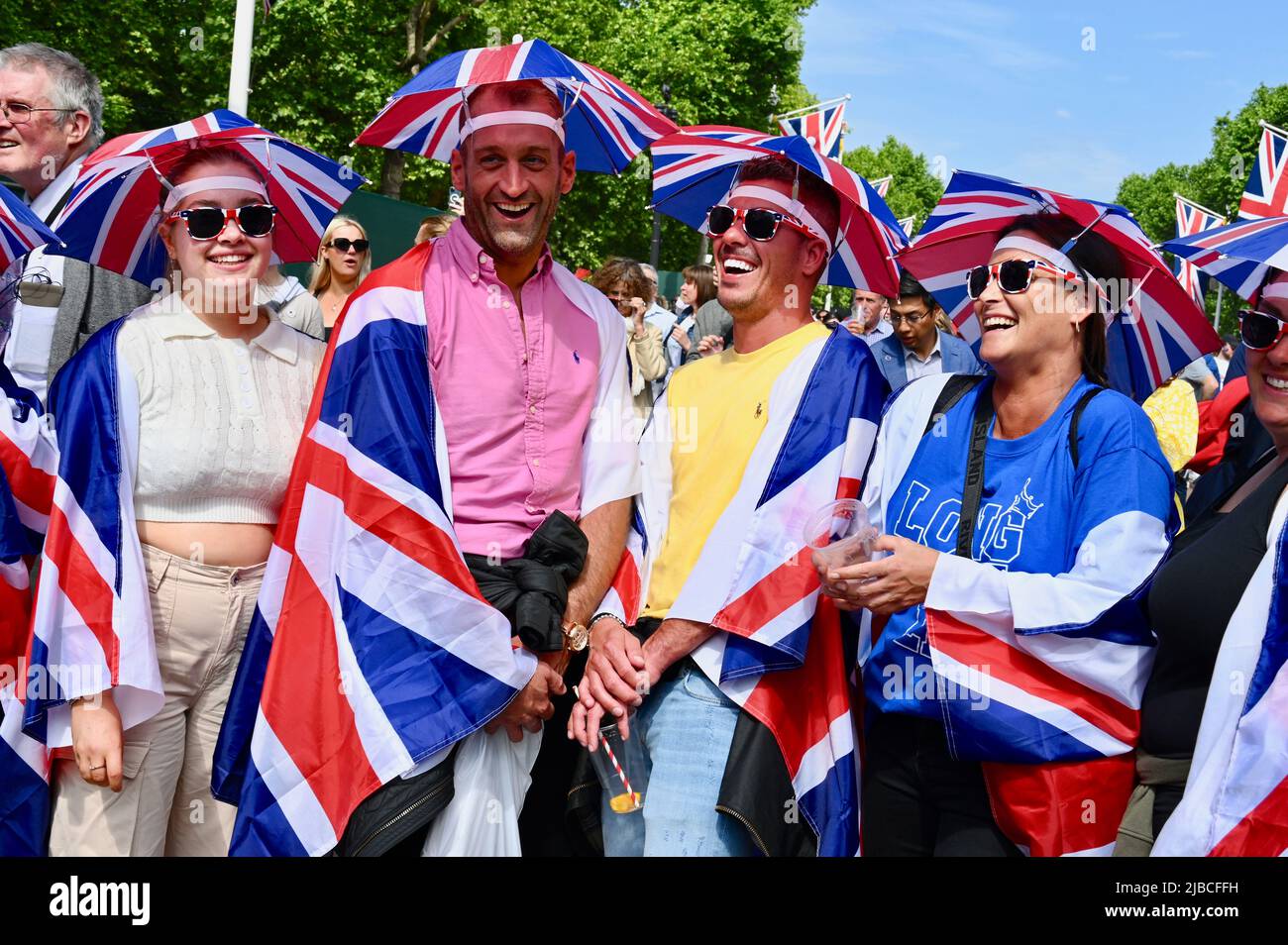 Royal Fans, Platinum Jubilee Day Three, Party at the Palace Concert, The Mall, London, UK Stock Photo