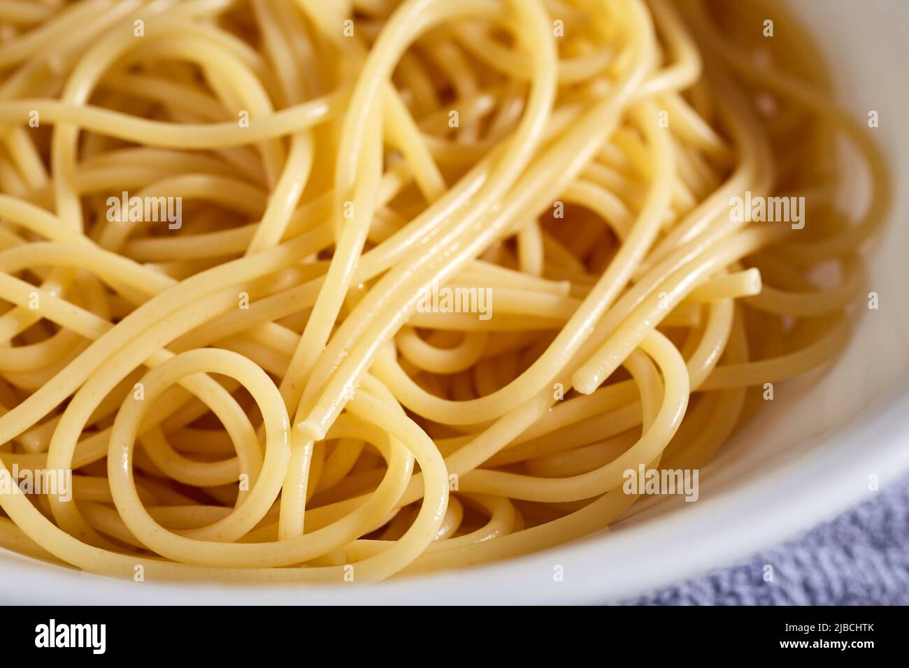 a bowl of cooked, unseasoned, plain spaghetti Stock Photo