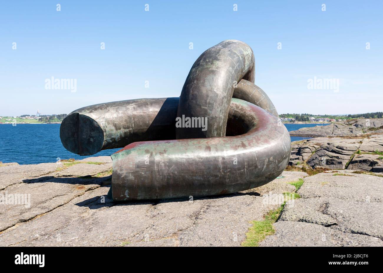 A broken chain link in Brutt Lenke monument in memory of offshore oil rig Alexander Kjelland disaster accident, Stavanger, Norway, May 2018 Stock Photo