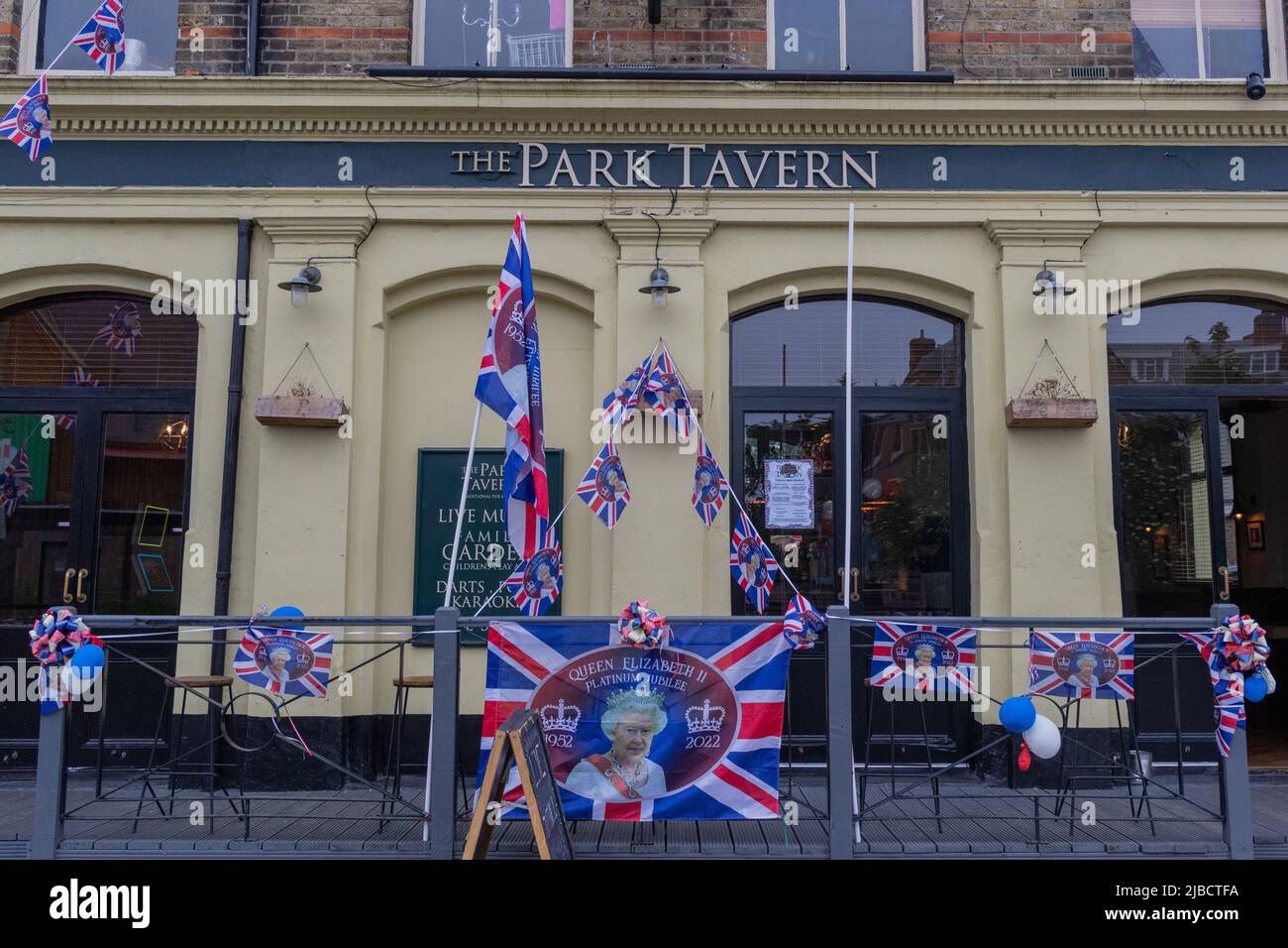 Southend on sea, UK. 5th Jun, 2022. Decorations outside a pub, The Park Tavern, on the last day of the Queens Platinum Jubilee celebrations. Penelope Barritt/Alamy Live News Stock Photo