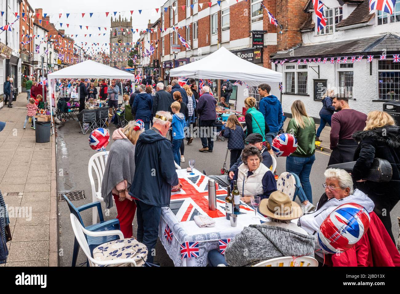 Alcester, Warwickshire, UK. 5th June, 2022. Hundreds of people enjoyed
