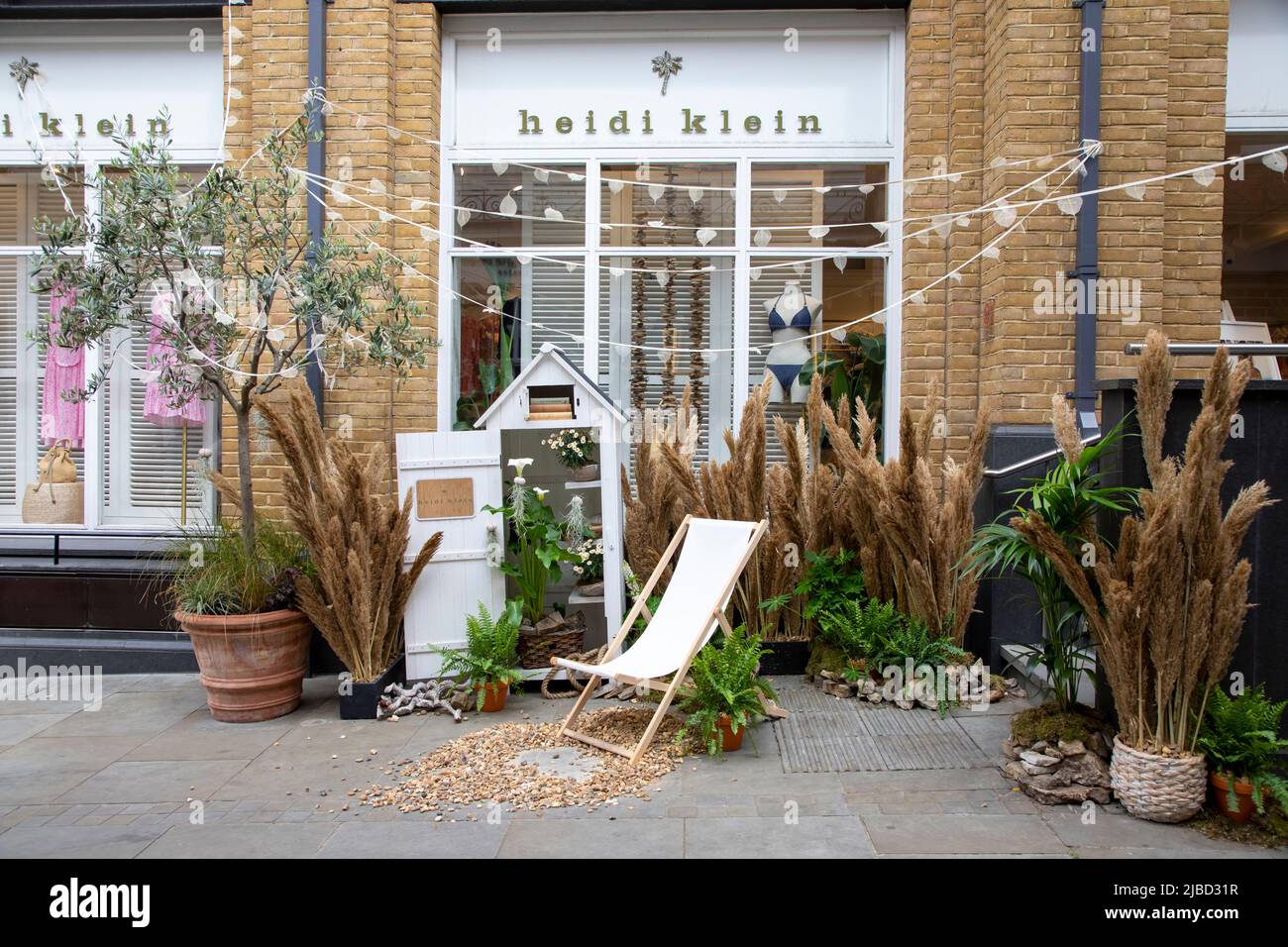 London, May 26, 2022: Streets of Chelsea get decoated with floral displays for annual Chelsea in Bloom competition Stock Photo