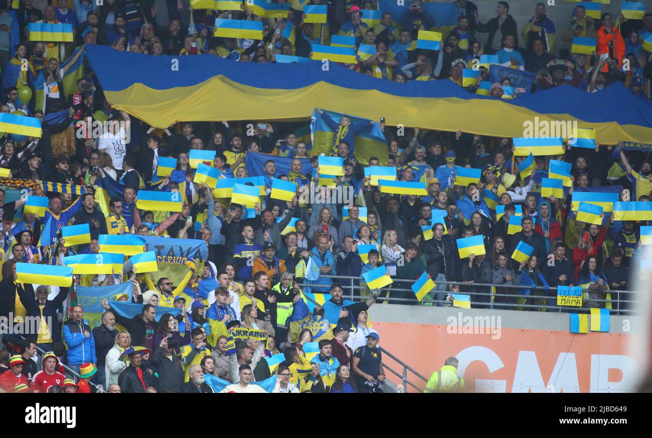 Ukraine football 2022 wales anthem hi-res stock photography and images ...