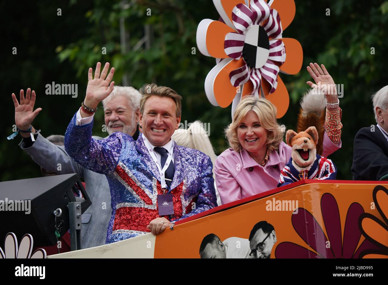 Anthea Turner and Basil Brush during the Platinum Jubilee Pageant in
