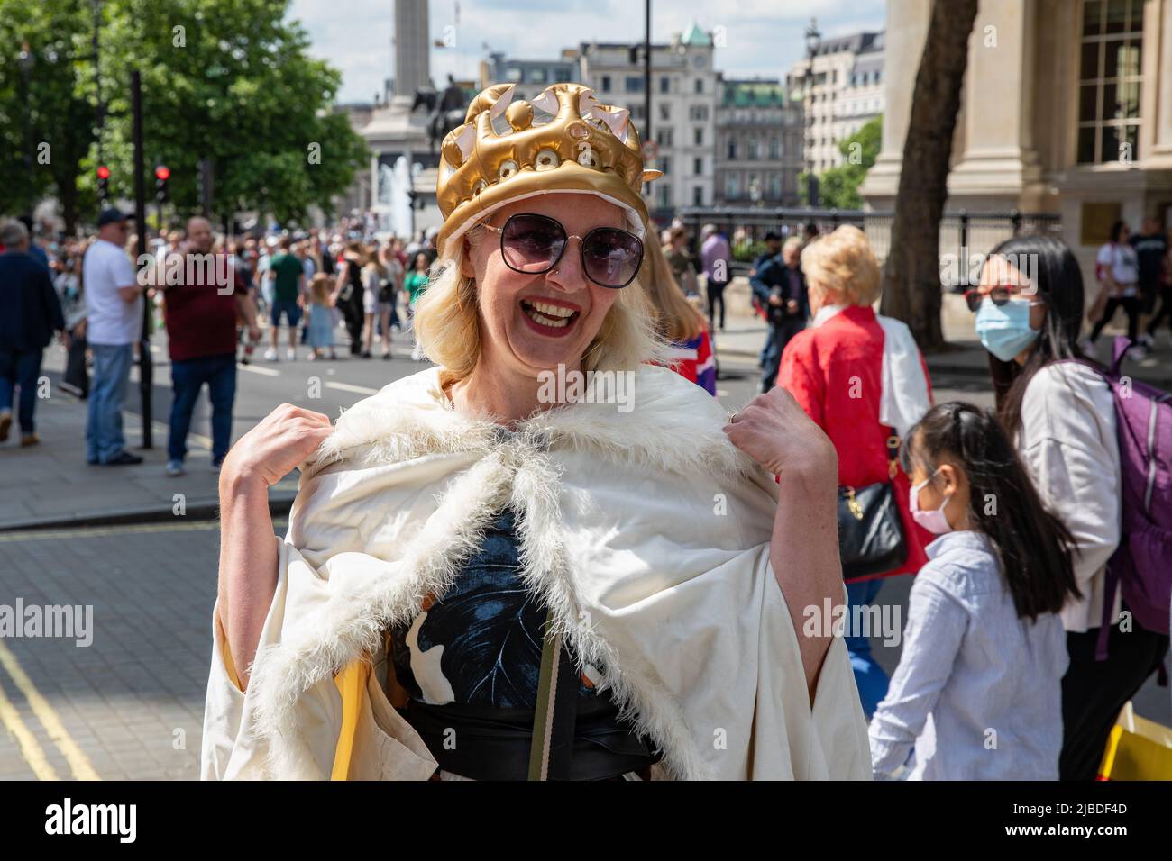 Westminster, London, UK. 2 June 2022. Royal fans congregate in the Mall and Trafalgar Square near Buckingham Palace to celebrate Her Majesty Queen Elizabeth II Platinum Jubilee. This is a weekend marking The Queen’s 70 years reign. Stock Photo