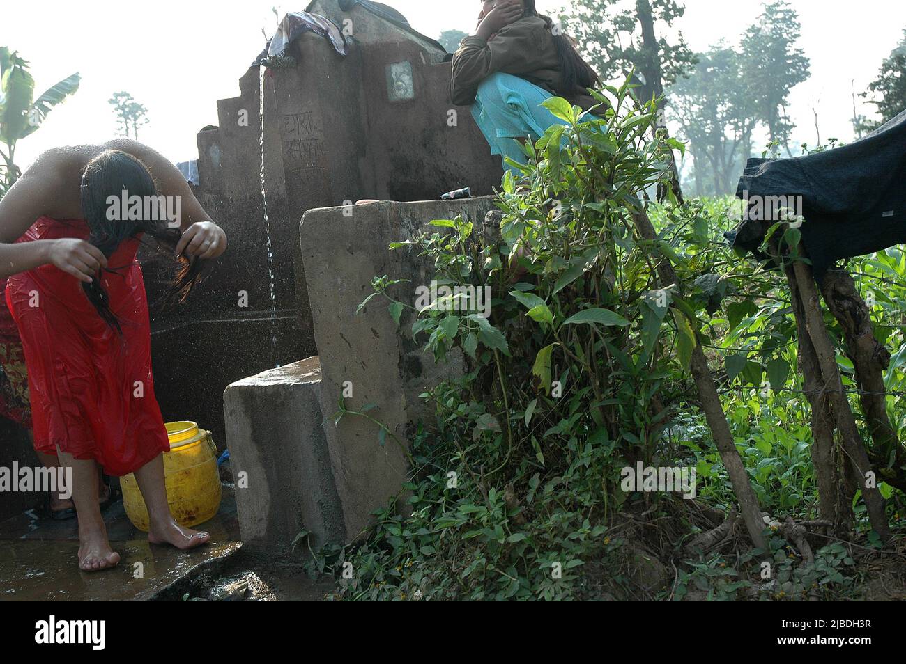 Army soldiers having a shower Stock Photo Alamy