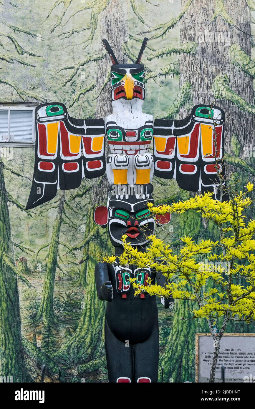 First Nations Totem Pole, Station Street Common, Duncan, British Columbia,  Canada Stock Photo - Alamy