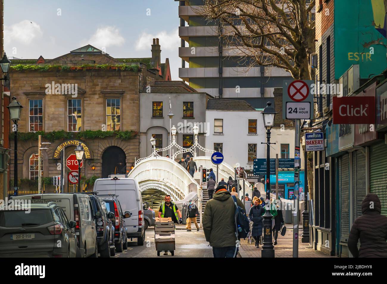Ha’penny Bridge, Merchant’s arch and Liffey Street. Dublin. Ireland Stock Photo Alamy