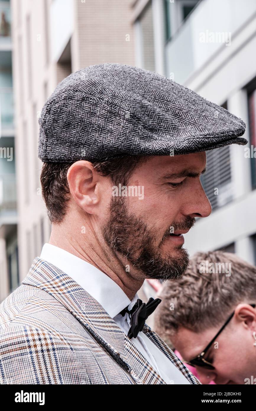 Traditional flat cap hi-res stock photography and images - Alamy