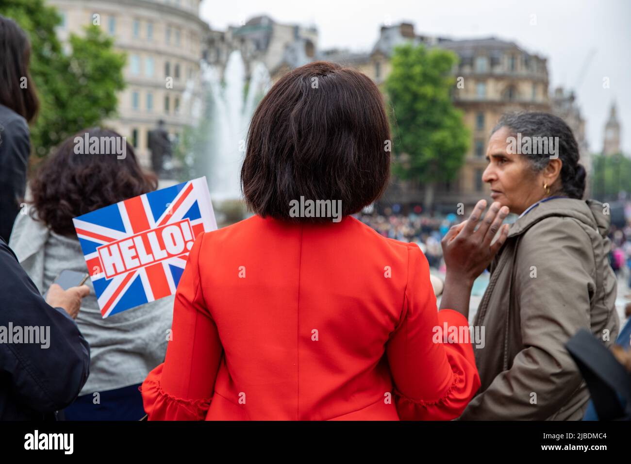 Westminster, London, UK. 5 June 2022. Royal fans congregate in the Mall and Trafalgar Square near Buckingham Palace to celebrate Her Majesty Queen Elizabeth II Platinum Jubilee. This is a weekend marking The Queen’s 70 years reign. Stock Photo