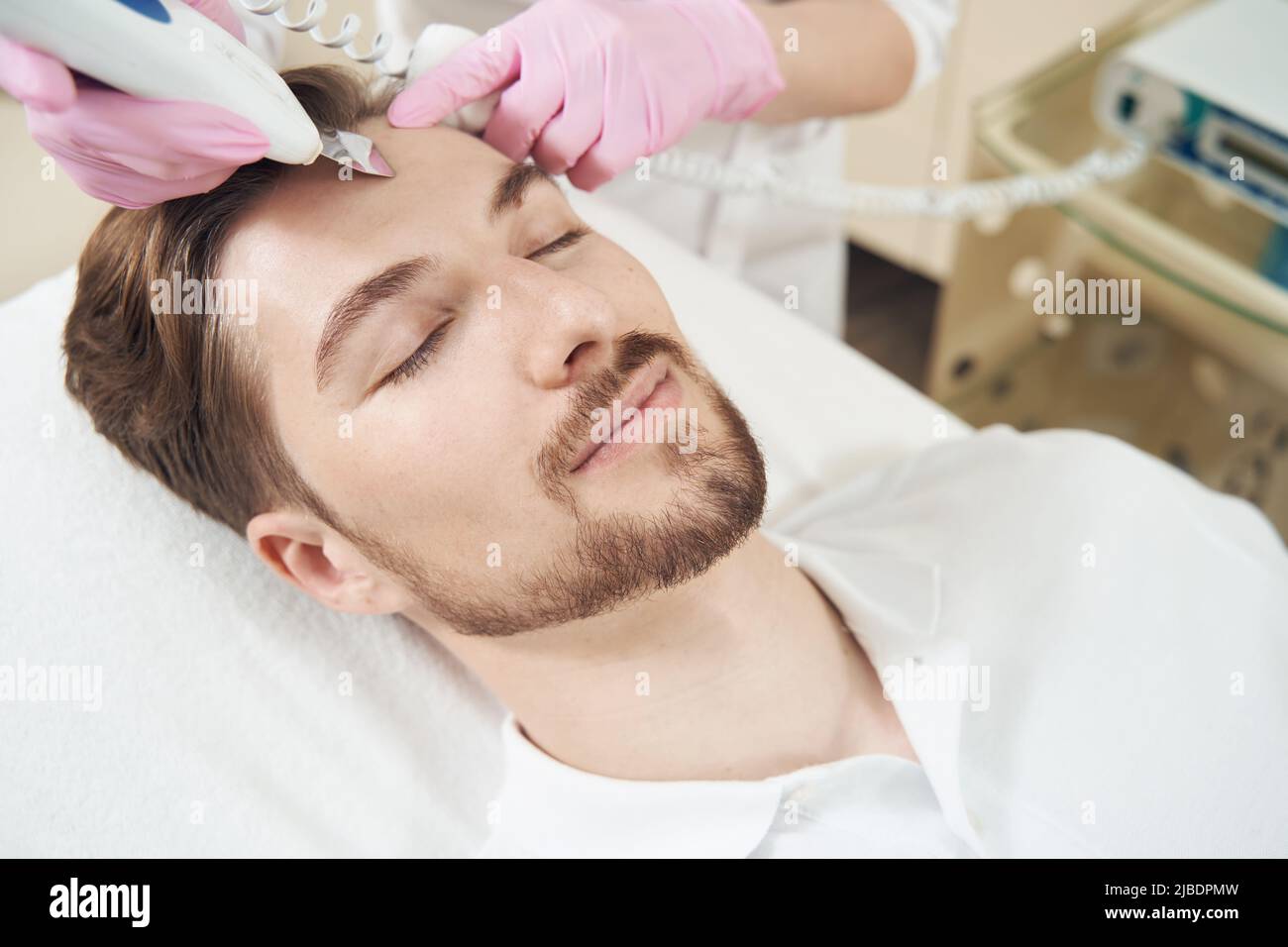 Ultrasonic cleansing hi-res stock photography and images - Alamy