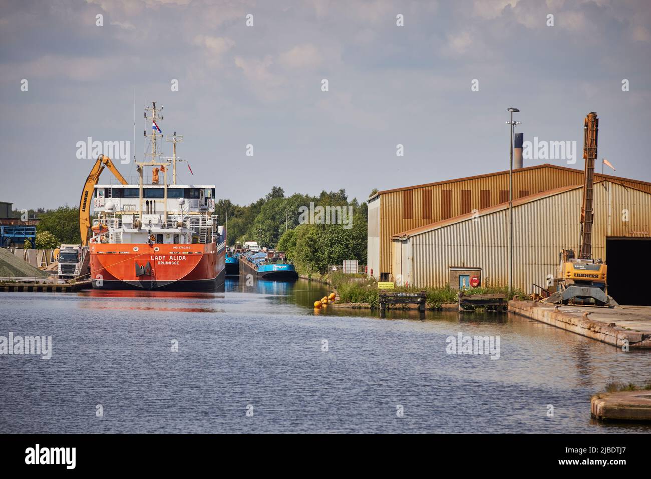 port of Goole docks, a Tom Pudding hoist in Goole docks Stock Photo Alamy