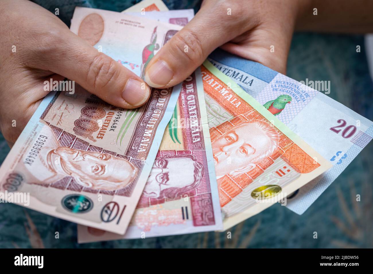 Quetrays Currency Note Guatemala quetzal currency note sign hi-res stock photography and ...