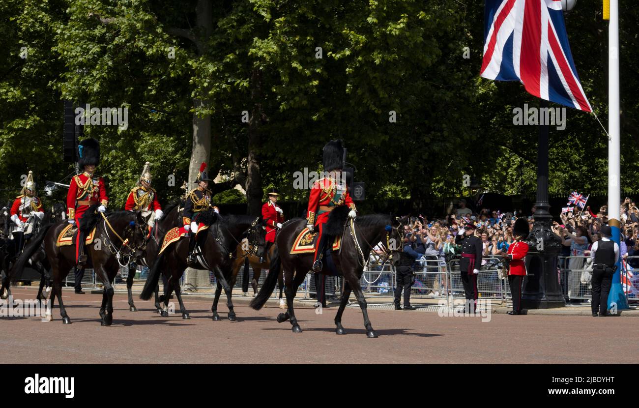 Platinum jubilee trooping the colour hi-res stock photography and ...