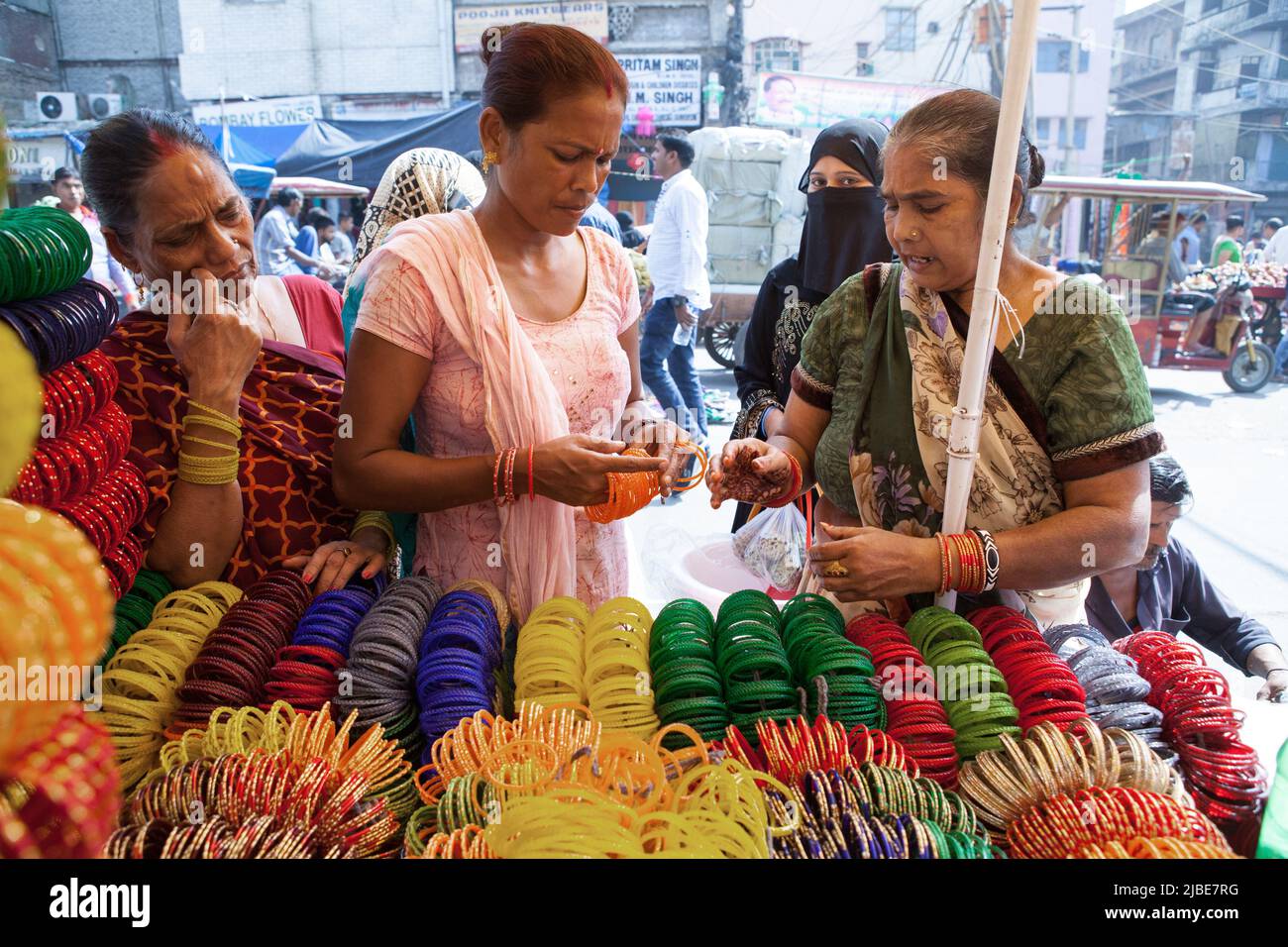 Women buying bangles at a market stall in Sadar Bazaar in the old city of Delhi Stock Photo