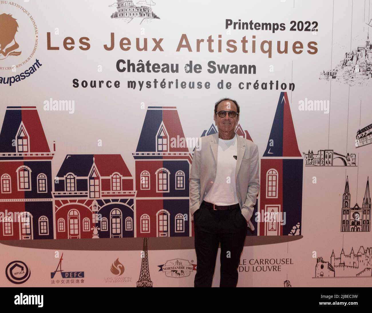 Paris : 'Jeux Artistiques ' au carrousel du Louvre, introduit par l'ambassadeur de Chine et organisé par Anath Tordjman-Compagnon. Stock Photo