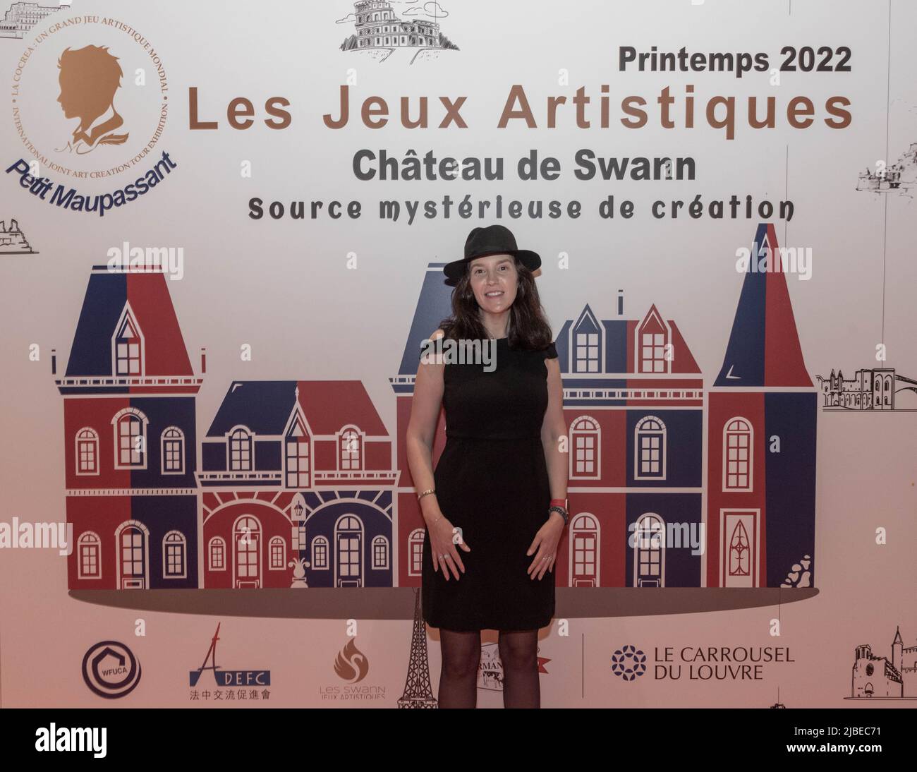 Paris : 'Jeux Artistiques ' au carrousel du Louvre, introduit par l'ambassadeur de Chine et organisé par Anath Tordjman-Compagnon. Stock Photo