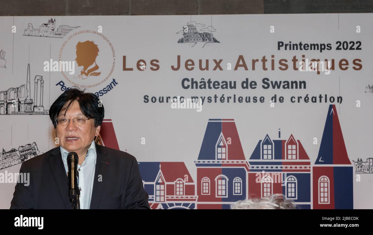 Paris : 'Jeux Artistiques ' au carrousel du Louvre, introduit par l'ambassadeur de Chine et organisé par Anath Tordjman-Compagnon. Stock Photo