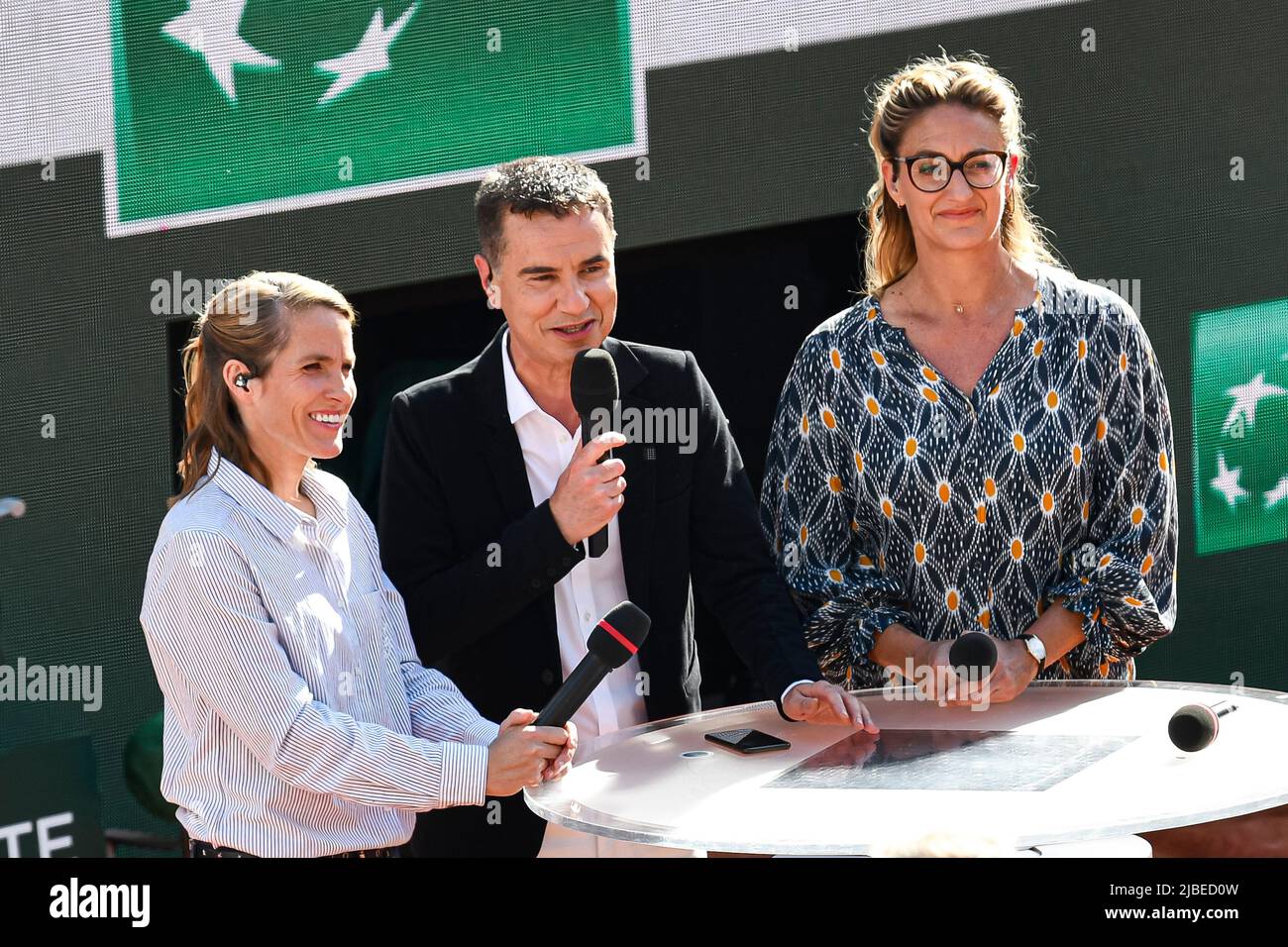 Paris, France - 05/06/2022, The French television channel 'France Televisions' ('France TV Sport', 'France 2') with Justine Henin, Laurent Luyat and Mary Pierce after the French Open final, Grand Slam tennis tournament on June 5, 2022 at Roland-Garros stadium in Paris, France - Photo Victor Joly / DPPI Stock Photo