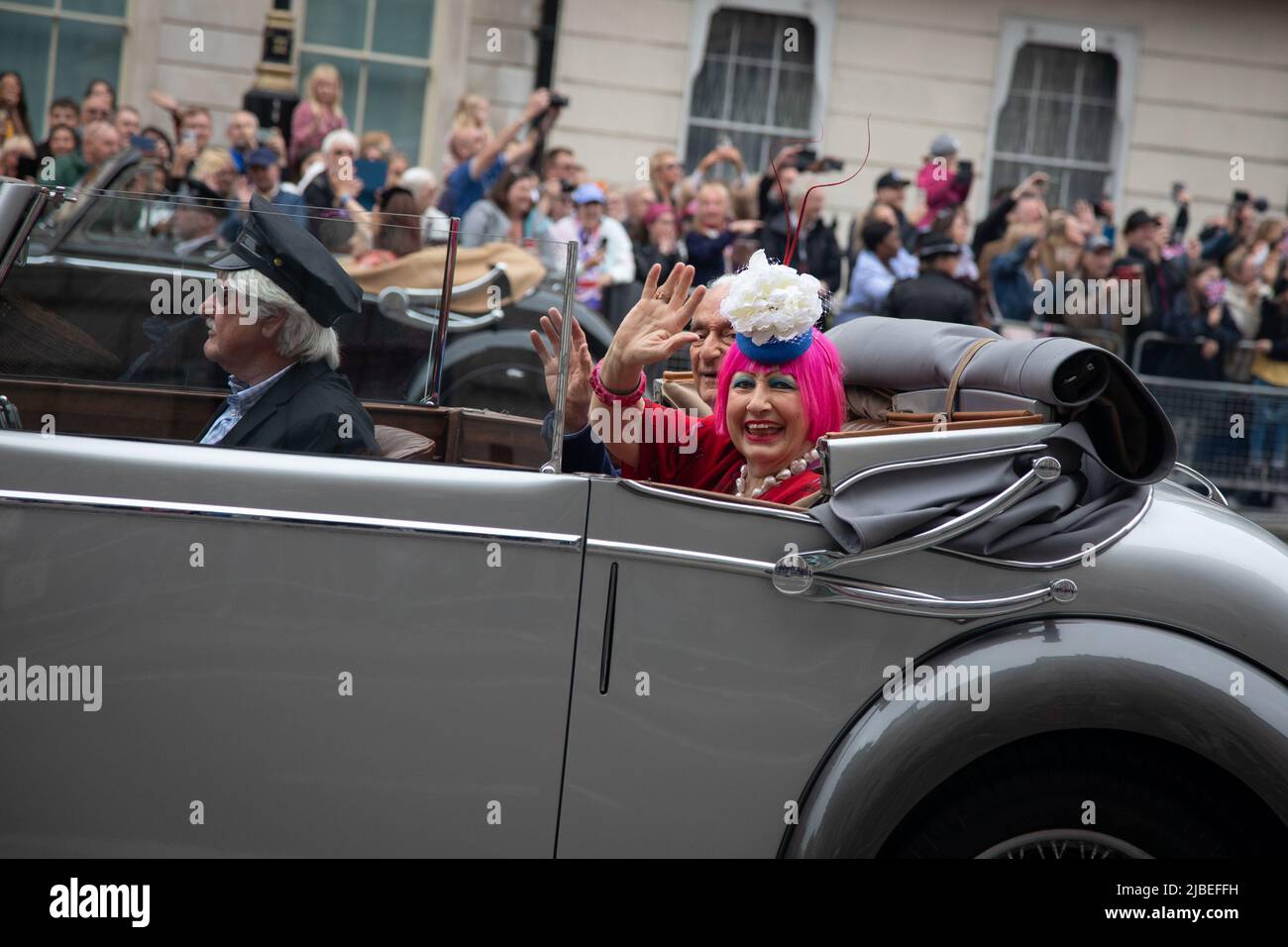 London UK 5th June 2022 Dame Zandra Rhodes Passes In A Vintage Car london-uk-5th-june-2022-dame-zandra-rhodes-passes-in-a-vintage-car