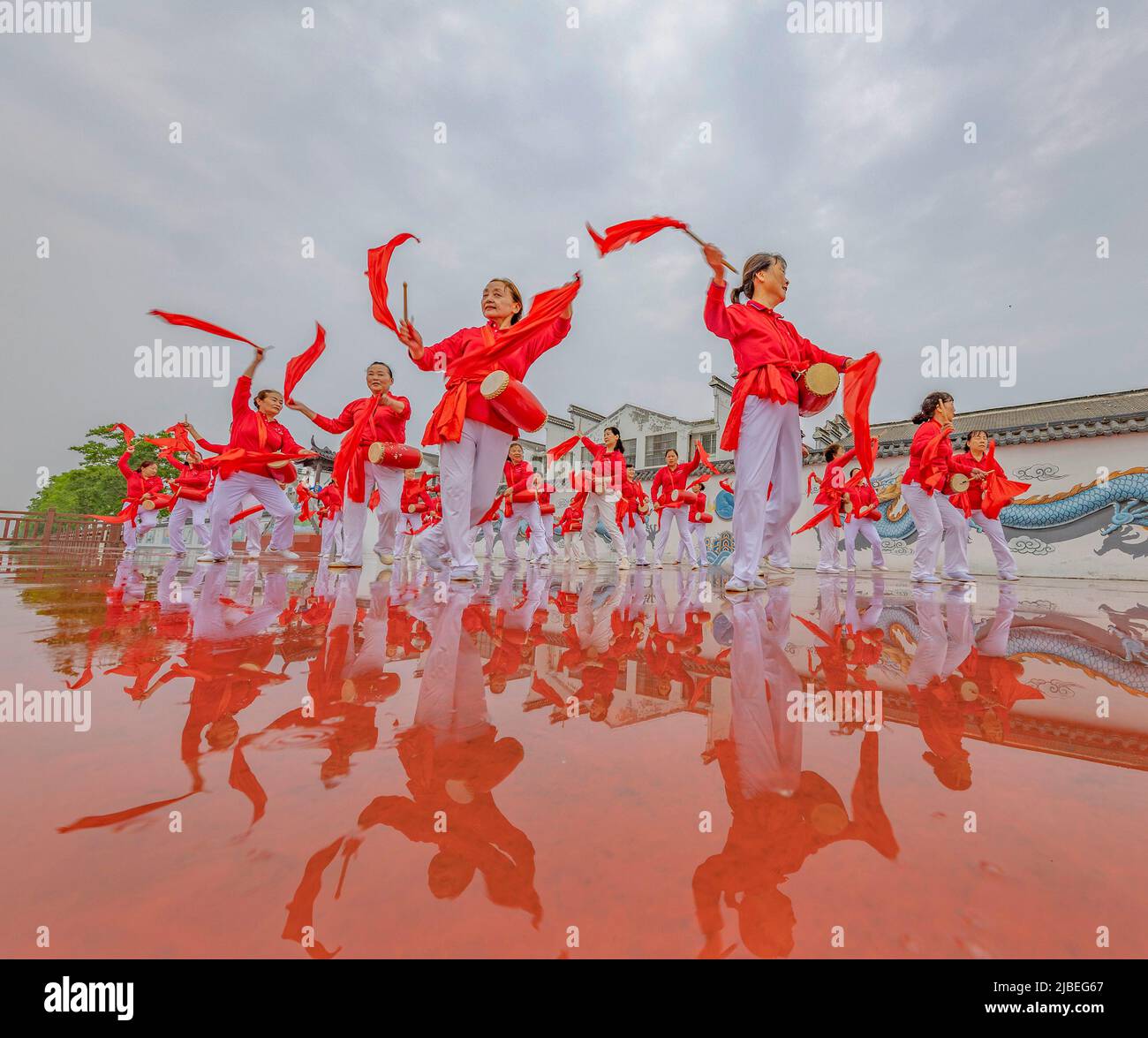 SUQIAN, CHINA - JUNE 5, 2022 - More than 30 bodybuilders sing and dance at the Lakeside Shuanglong Stage to celebrate World Environment Day in Suqian, Stock Photo