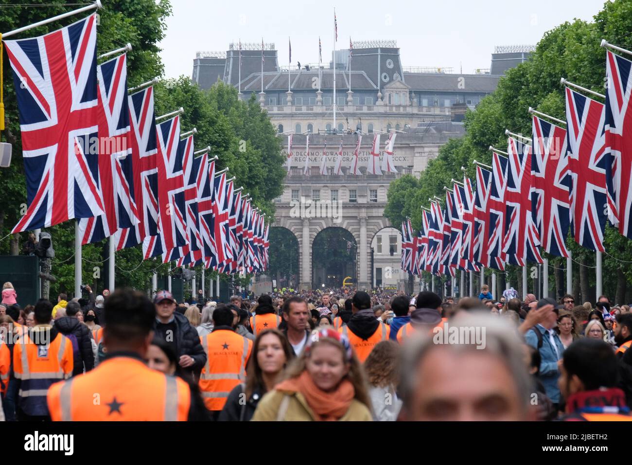 London, UK, 5th June, 2022. On the fourth and final day of the Queen's Platinum Jubilee, celebrations concluded with a 3 kilometre-long pageant, which featuring seven thousand people parading along Whitehall, the Mall and Birdcage Walk. Members of the public continued to pull out all the stops, dressing in Union Jack colours, in what many described as a 'once-in-a-lifetime event'. Credit: Eleventh Hour Photography/Alamy Live News Stock Photo