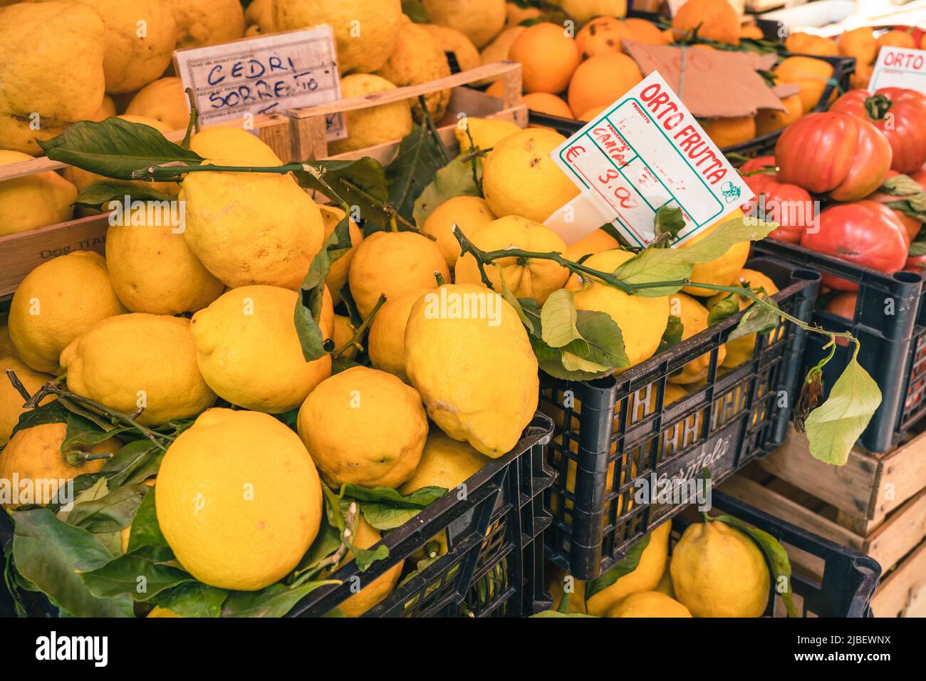 Lemons for sale at a market in Amalfi, Italy Stock Photo - Alamy