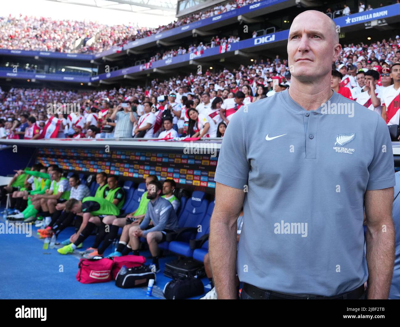 Barcelona, Spain. June 5, 2022, New Zealand head coach Danny Hay during the friendly match between Peru and New Zealand played at RCDE Stadium on June 5, 2022 in Barcelona, Spain. (Photo by Bagu Blanco / PRESSINPHOTO) Stock Photo