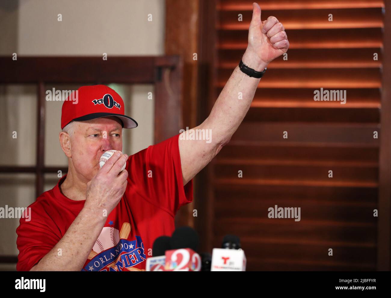 Orlando, USA. 20th Nov, 2019. Orlando Magic co-founder Pat Williams kisses a baseball while giving a thumbs-up during a press conference to announce the exploration of Orlando acquiring a Major League Baseball team, at The Tap Room at Dubsdread, on Wednesday, Nov. 20, 2019. (Photo by Ricardo Ramirez Buxeda/Orlando Sentinel/TNS/Sipa USA) Credit: Sipa USA/Alamy Live News Stock Photo